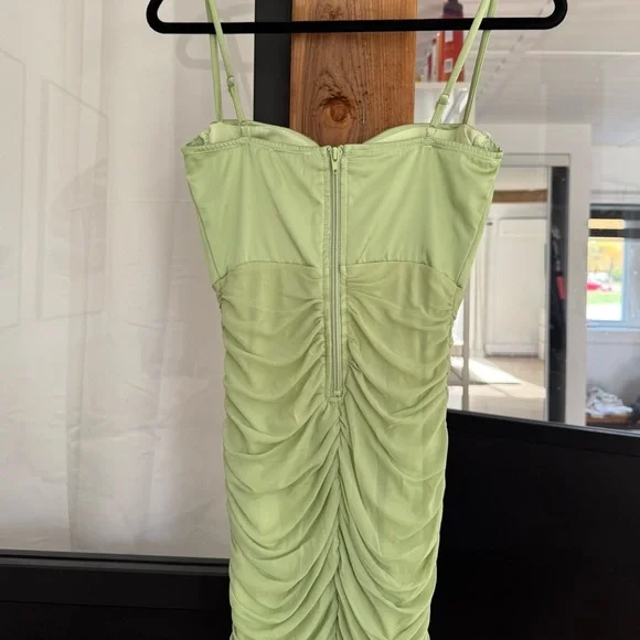 Elegant Green Ruched Dress - Picture 3 of 4